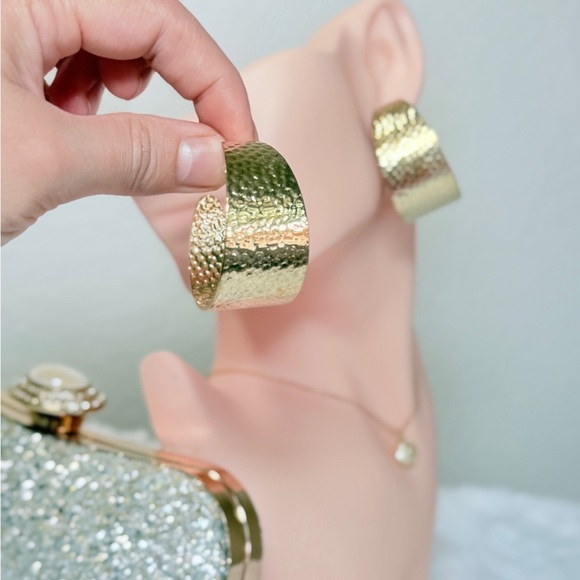 Source Unknown Jewelry - ⚜️ Gold Hammered Earrings